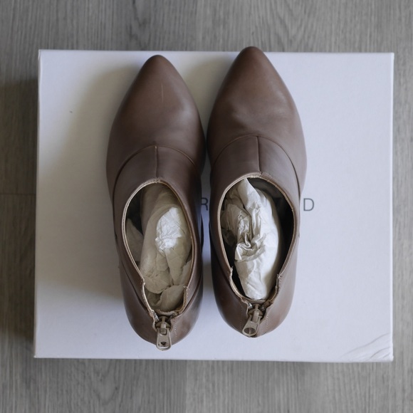 Treasure & Bond TBARGO-LEA taupe leather point toe booties | size 7 - Picture 5 of 10